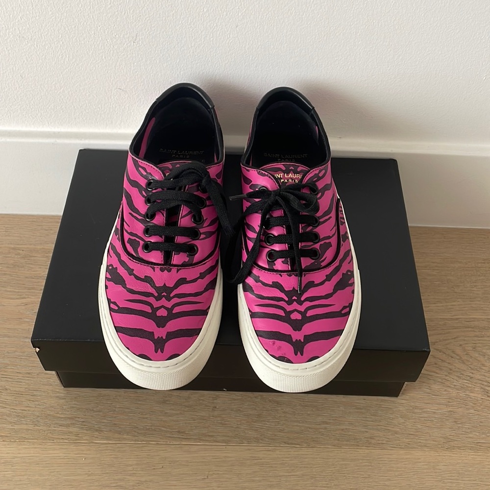 Saint Laurent Low Top Sneakers- size 39